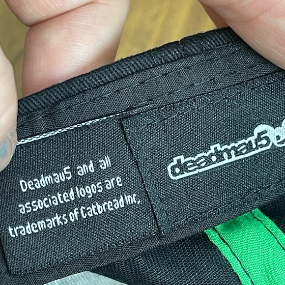 Deadmau5 black glow in the dark fly brimmed hat - Picture 5 of 6